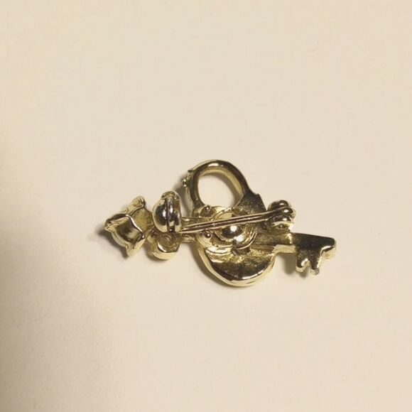Vintage Lock and Key Silver Pin - Picture 2 of 5